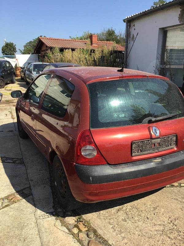 Gebraucht Renault Clio II 82 PS (60 kW) 2004 Other Kleinwagen