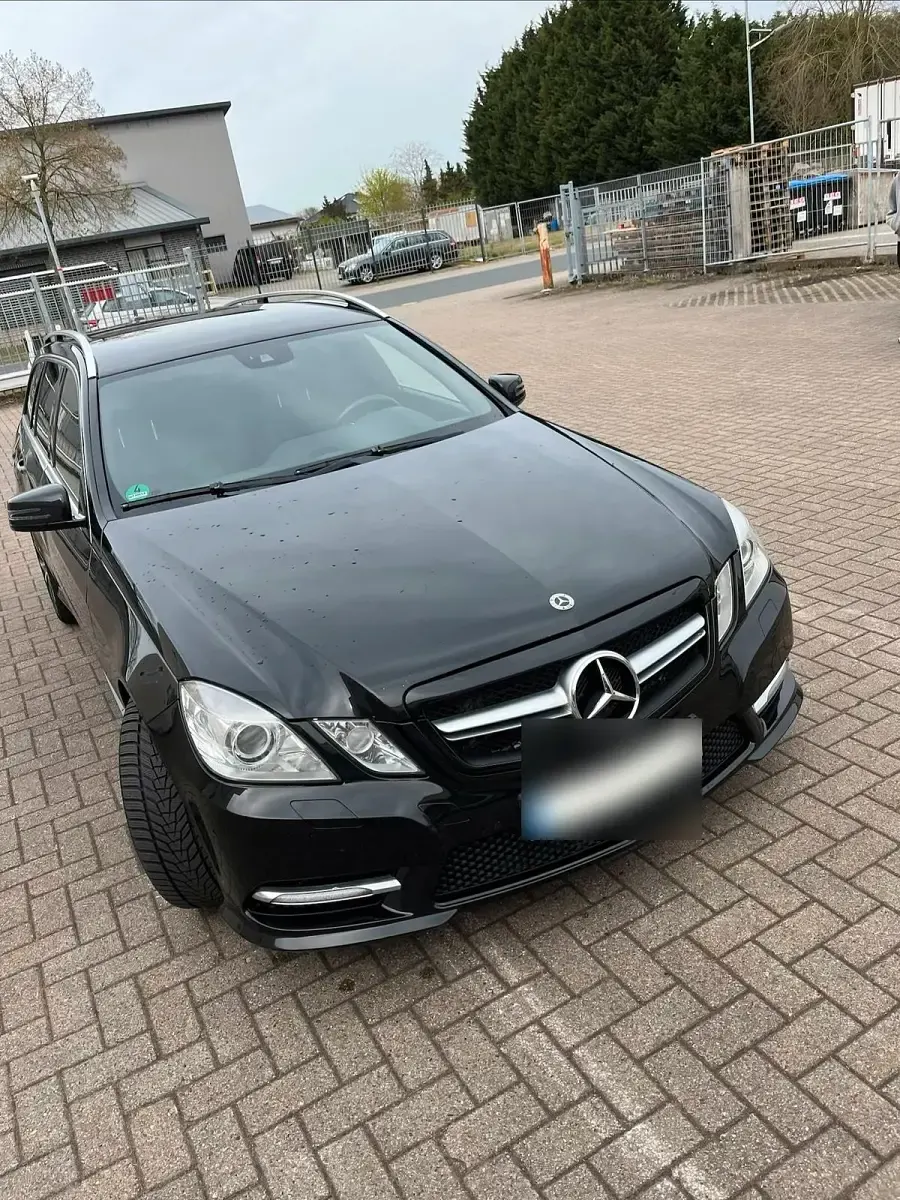 Gebraucht Mercedes E300 231 PS (169 kW) 2012 Schwarz Kombi