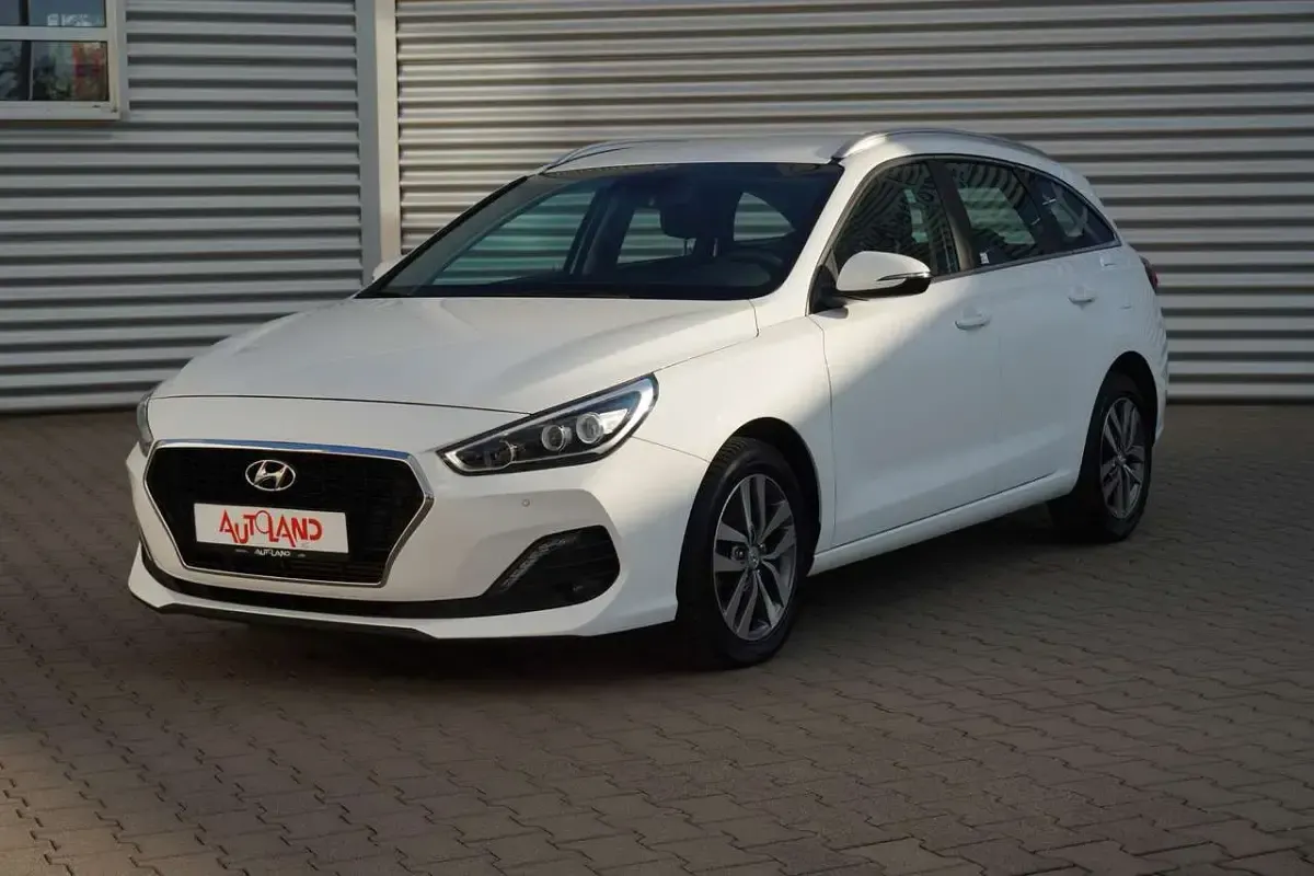 Gebraucht Hyundai i30 Style 140 PS (102 kW) 2020 Weiß Kombi