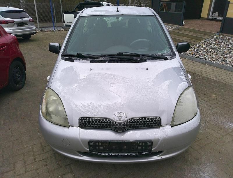 Gebraucht Toyota Yaris 87 PS (63 kW) 2002 Silber