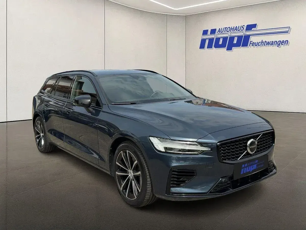 Gebraucht Volvo V60 Plus 349 PS (256 kW) 2023 Blau Kombi