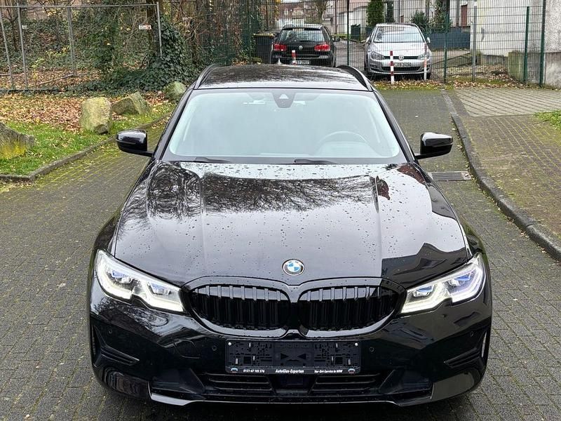 Gebraucht BMW 320 190 PS (139 kW) 2022 Schwarz Kombi