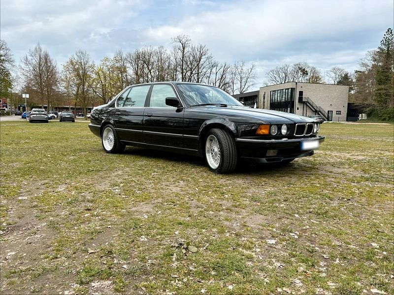 Second-hand BMW 740L 286 CP (210 kW) 1993 Negru Berlinǎ