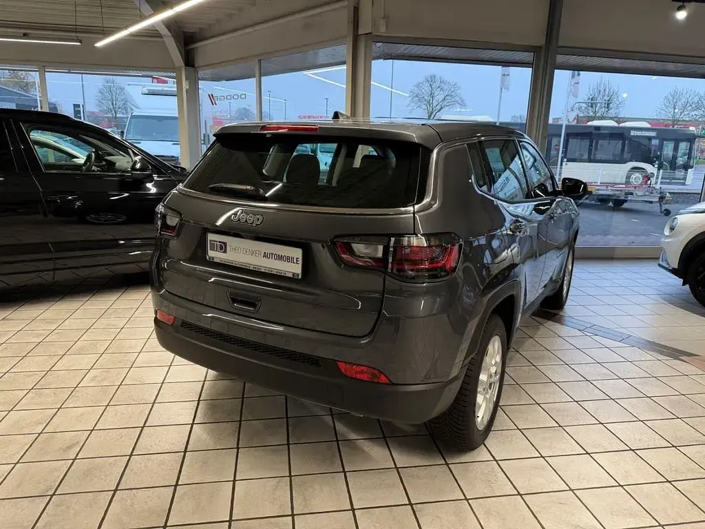 Gebraucht Jeep Compass Altitude 131 PS (96 kW) 2025 Grigio moda (graphite grey met SUV
