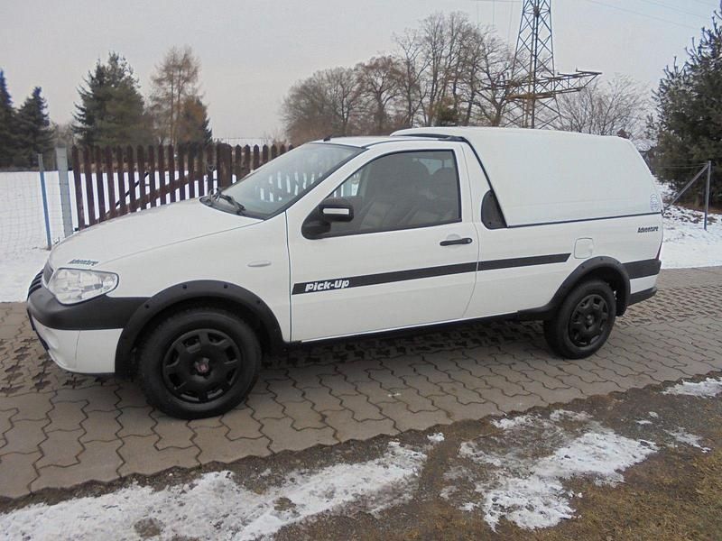 Second-hand Fiat Strada 84 CP (61 kW) 2011 Alb Pickup