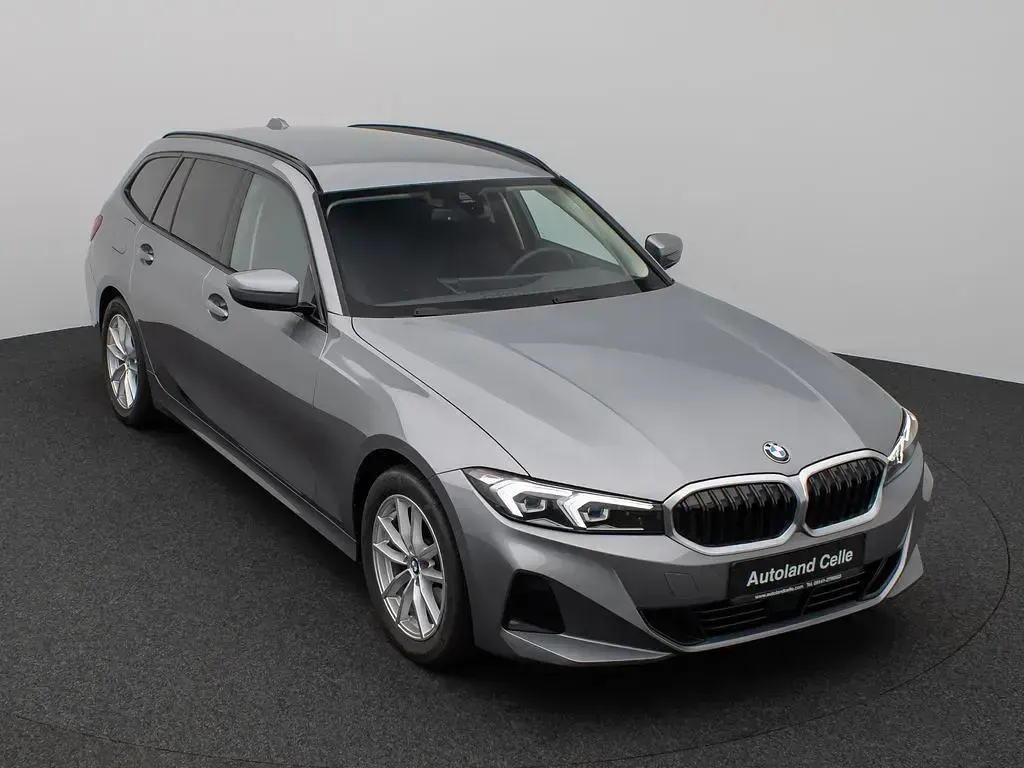 Gebraucht BMW 320 Sport Line 190 PS (139 kW) 2022 Skyscraper grau c4wschwarz Limousine