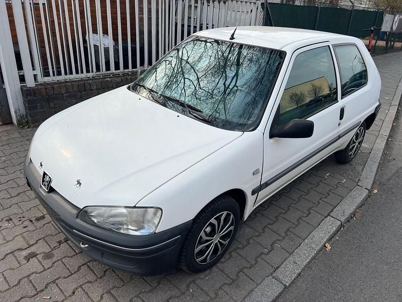 Weiß Gebraucht 1999 Peugeot 106 Kleinwagen | 390 € (Superpreis) - Bild 1/4