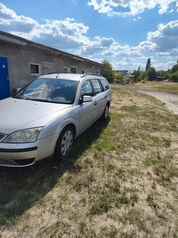 Gebraucht Ford Mondeo Ambiente 110 PS (80 kW) 2005 Silber Limousine