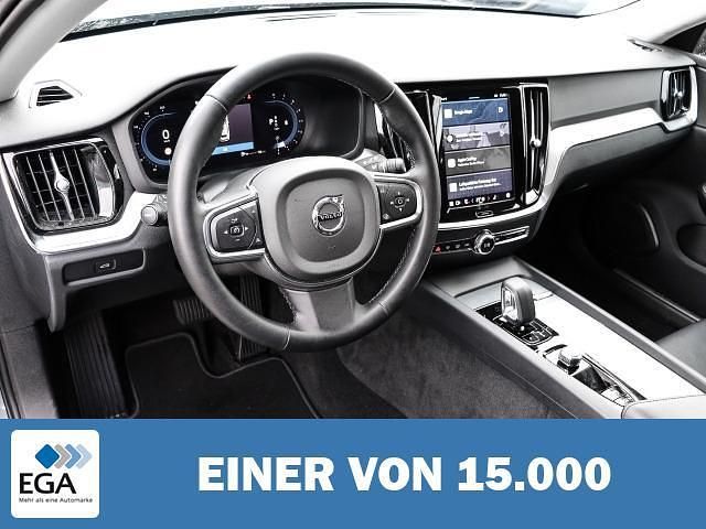 Gebraucht Volvo V60 Core 163 PS (119 kW) 2024 Metallic Kombi