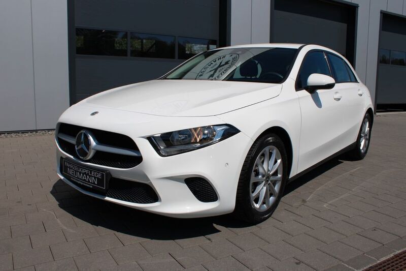 Weiß Gebraucht 2024 Mercedes A200 Limousine | 27.990 € (Guter Preis) - Bild 1/4