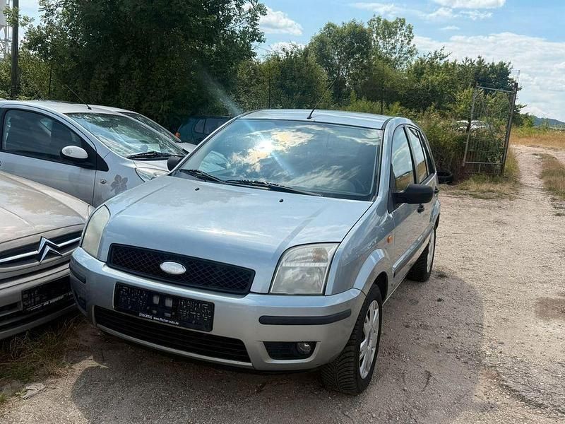 Grau Gebraucht 2004 Ford Fusion Limousine | 1.690 € (Fairer Preis) - Bild 1/4