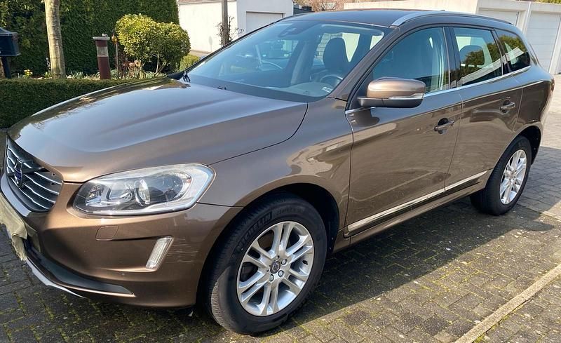 Gebraucht Volvo XC60 Summum 183 PS (134 kW) 2015 Gold SUV