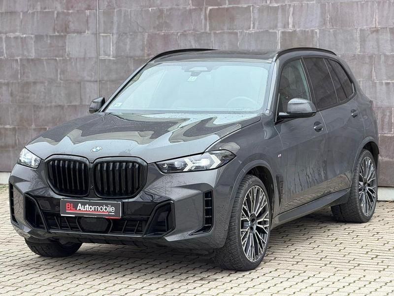 Grau Gebraucht 2025 BMW X5 M Sport SUV | 96.490 € - Bild 1/4