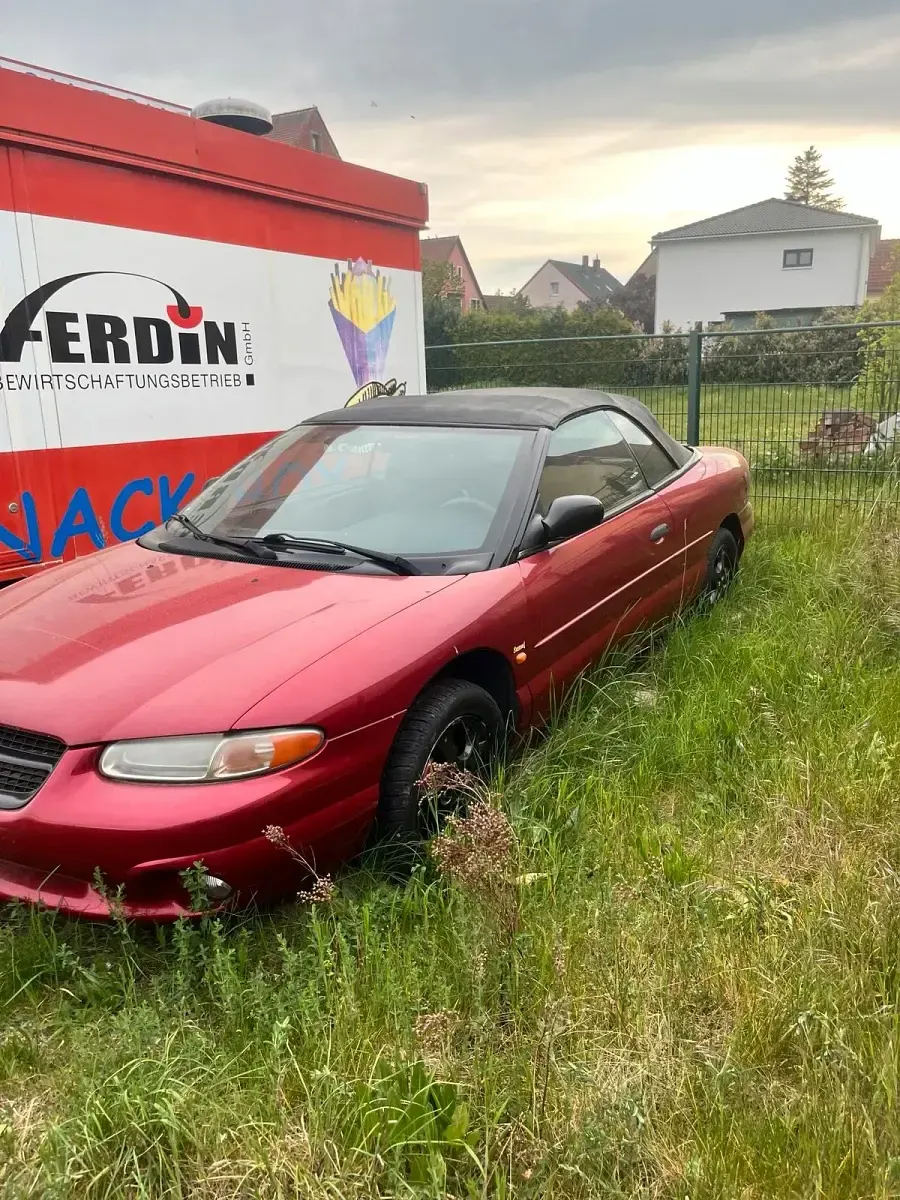 Używany Chrysler Stratus 130 KM (95 kW) 1998 Czerwony Kabriolet