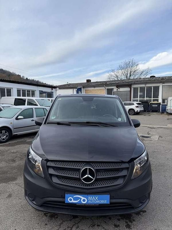 Obsidianschwarz metallic Gebraucht 2017 Mercedes Vito Van | 24.800 € - Bild 1/4