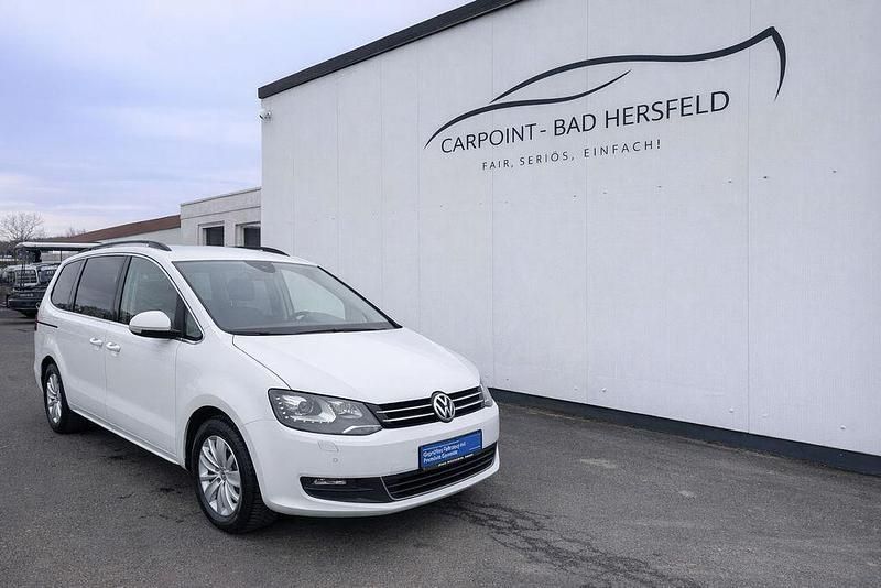 Gebraucht VW Sharan Comfortline 150 PS (110 kW) 2015 Pure white Van / Kleinbus