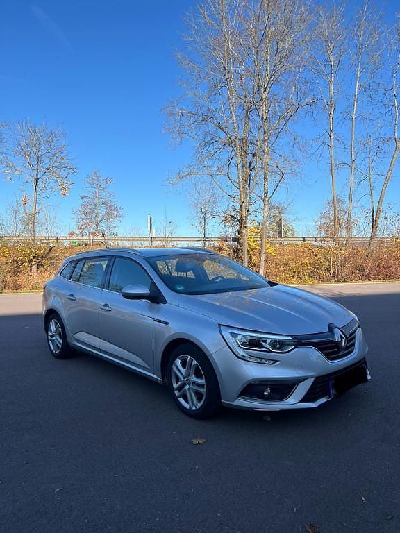 Silber Gebraucht 2017 Renault Mégane IV Play Limousine | 8.500 € (Teuer) - Bild 1/4