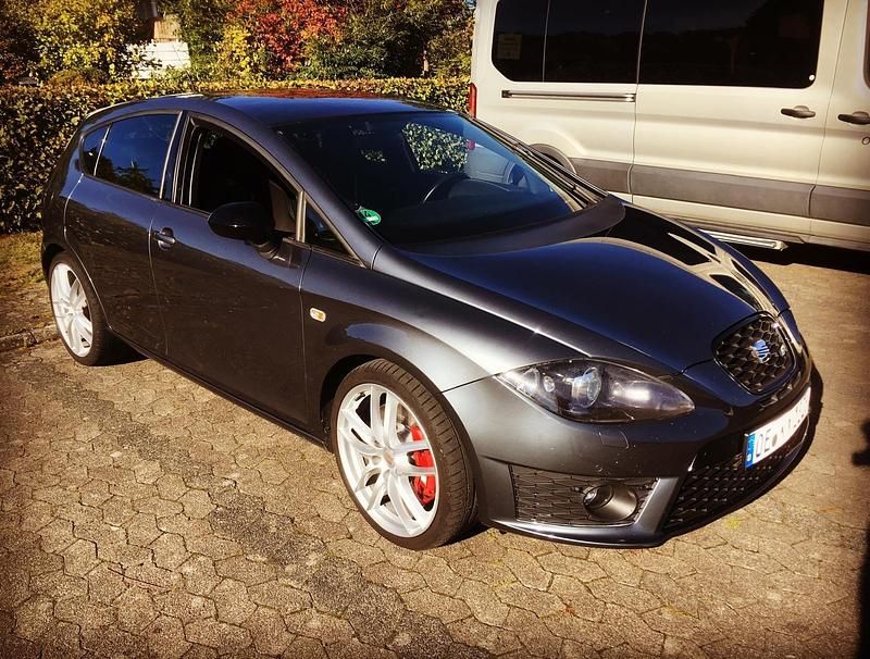 Grau Gebraucht 2012 Cupra Leon Coupé | 7.499 € (Guter Preis) - Bild 1/4
