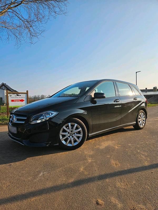 Gebraucht Mercedes B200 136 PS (100 kW) 2017 Schwarz Van / Kleinbus