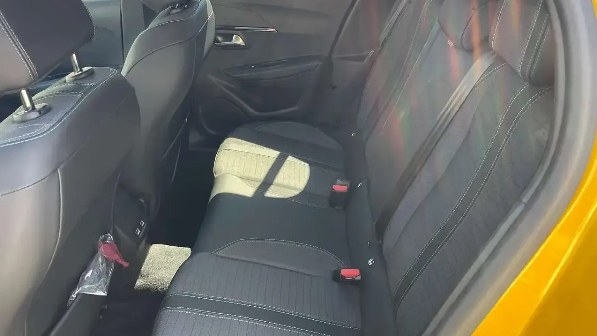 Gebraucht Peugeot 208 Allure 101 PS (74 kW) 2022 Gelb Kleinwagen