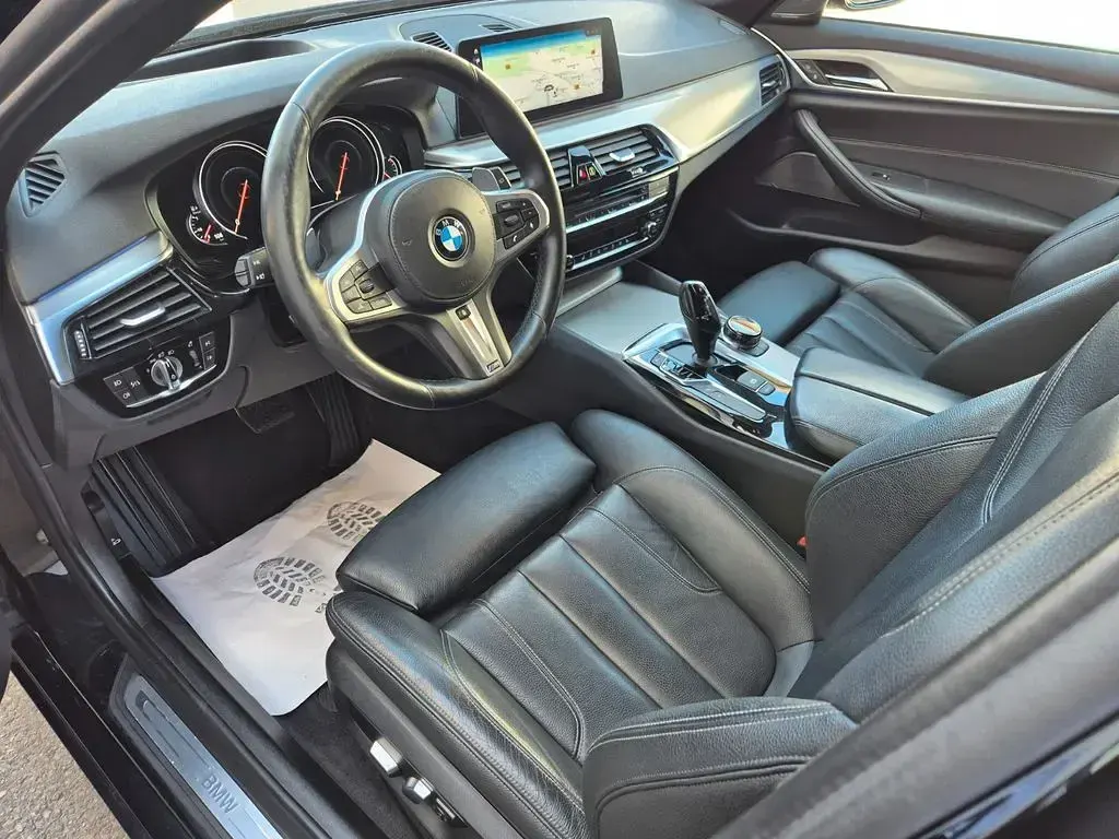 Gebraucht BMW 520 Sport Line 190 PS (139 kW) 2018 Saphirschwarz Kombi