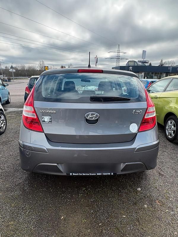 Gebraucht Hyundai i30 108 PS (79 kW) 2012 Limousine