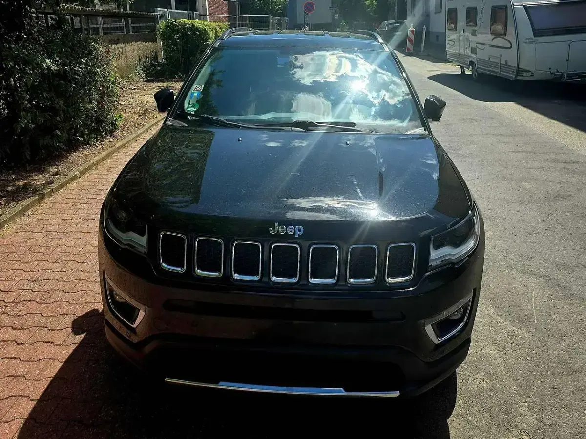 Gebraucht Jeep Compass Limited 170 PS (125 kW) 2018 Schwarz SUV