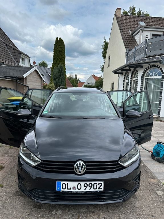 Schwarz Gebraucht 2016 VW Golf Sportsvan Trendline Van / Kleinbus | 8.600 € (Guter Preis) - Bild 1/4