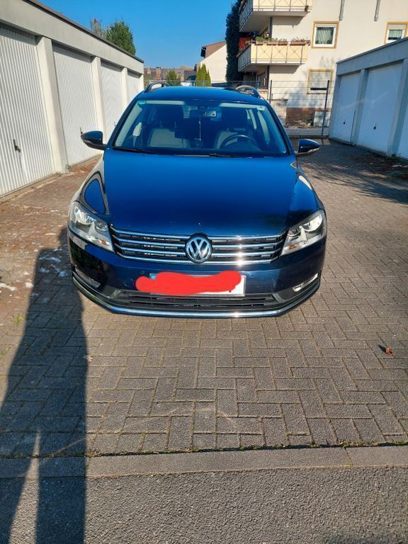 Blau Gebraucht 2011 VW Passat Comfortline Kombi | 4.000 € (Guter Preis) - Bild 1/4