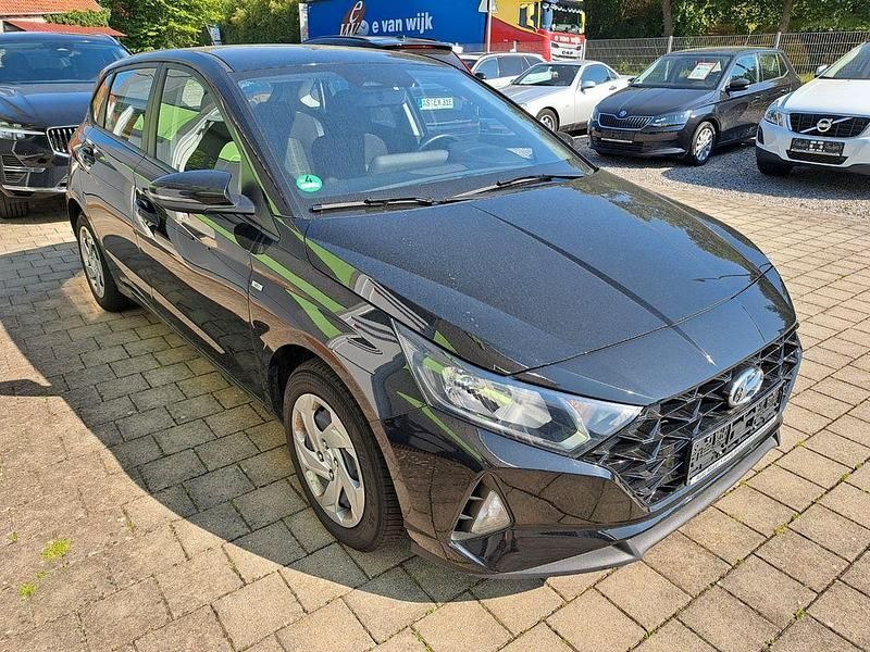 Gebraucht Hyundai i20 Select 101 PS (74 kW) 2023 Schwarz Kleinwagen