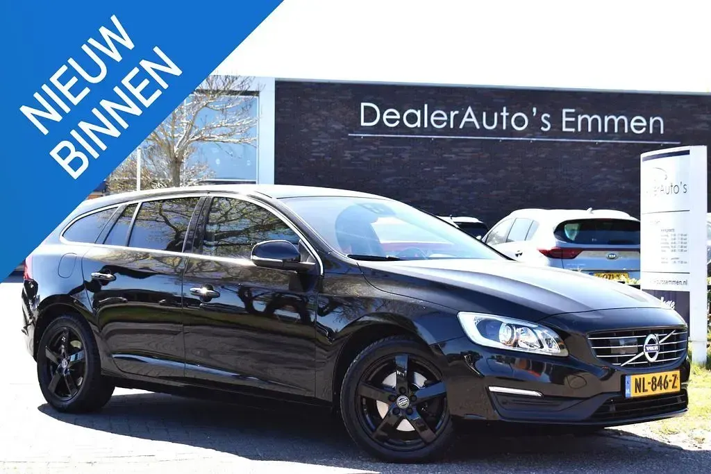 Usata Volvo V60 190 CV (139 kW) 2017 Nero Station wagon