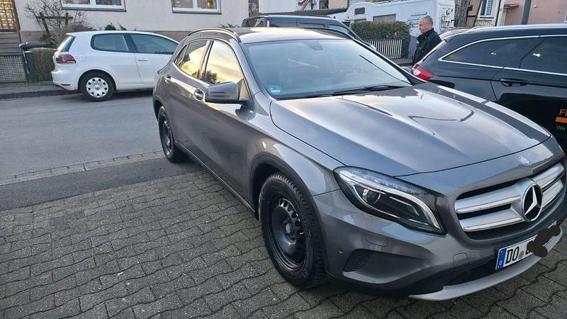 Gebraucht Mercedes GLA200 136 PS (100 kW) 2014 Grau SUV