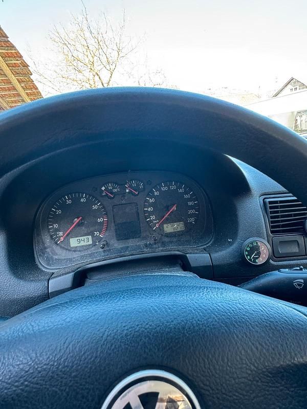 Gebraucht VW Golf IV 75 PS (55 kW) 2002 Schwarz Kleinwagen