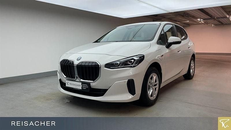 Alpinweiss Gebraucht 2022 BMW 225 Active Tourer Luxury Line Van / Kleinbus | 25.499 € (Superpreis) - Bild 1/4