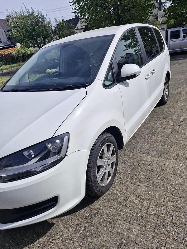 Second-hand VW Sharan 150 CP (110 kW) 2016 Alb Monovolum