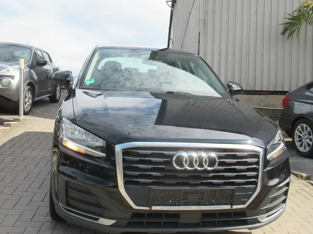 Gebraucht Audi Q2 Basis 116 PS (85 kW) 2017 Schwarz SUV