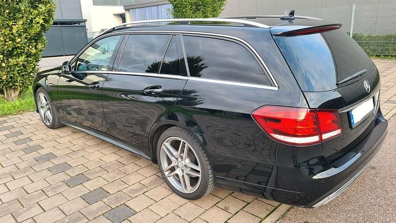 Schwarz Gebraucht 2013 Mercedes E300 Kombi | 14.900 € (Fairer Preis) - Bild 1/4