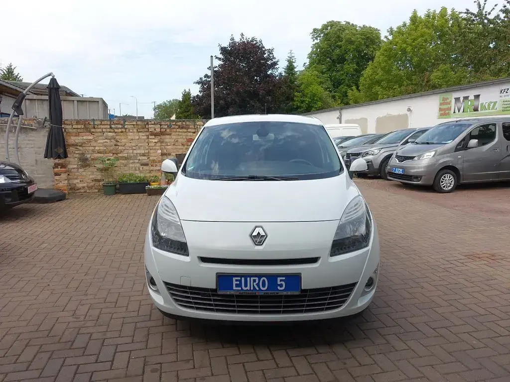Gebraucht Renault Scenic E-Tech Luxe 160 PS (117 kW) 2010 Weiß Limousine