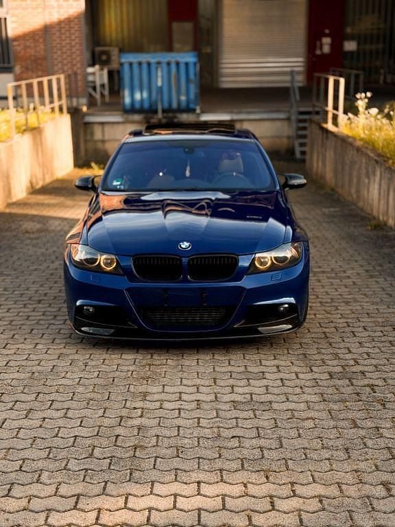 Blau Gebraucht 2009 BMW 335 Performance Limousine | 16.000 € - Bild 1/4