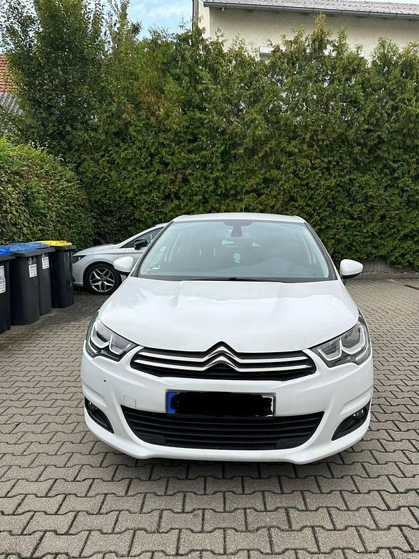 Weiß Gebraucht 2018 Citroën C4 Kleinwagen | 7.999 € - Bild 1/4