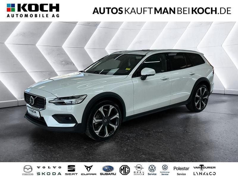 Weiss Gebraucht 2024 Volvo V60 CC Ultimate Kombi | 48.860 € (Fairer Preis) - Bild 1/4