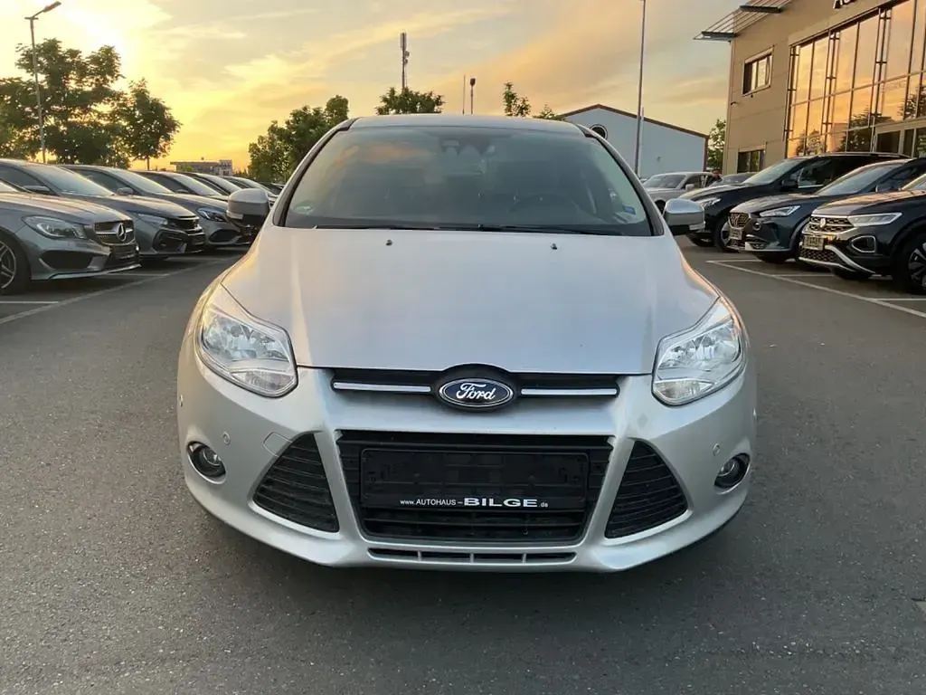 Gebraucht Ford Focus SYNC Edition 125 PS (91 kW) 2013 Silber Limousine