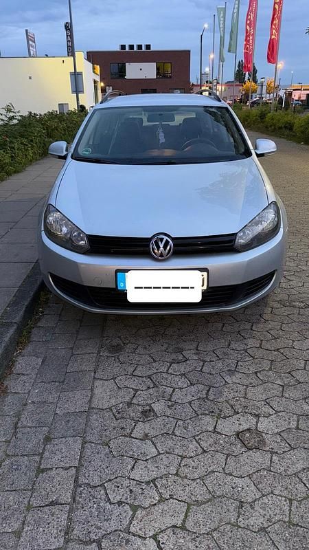 Silber Gebraucht 2013 VW Golf VI Kombi | 4.000 € (Fairer Preis) - Bild 1/4