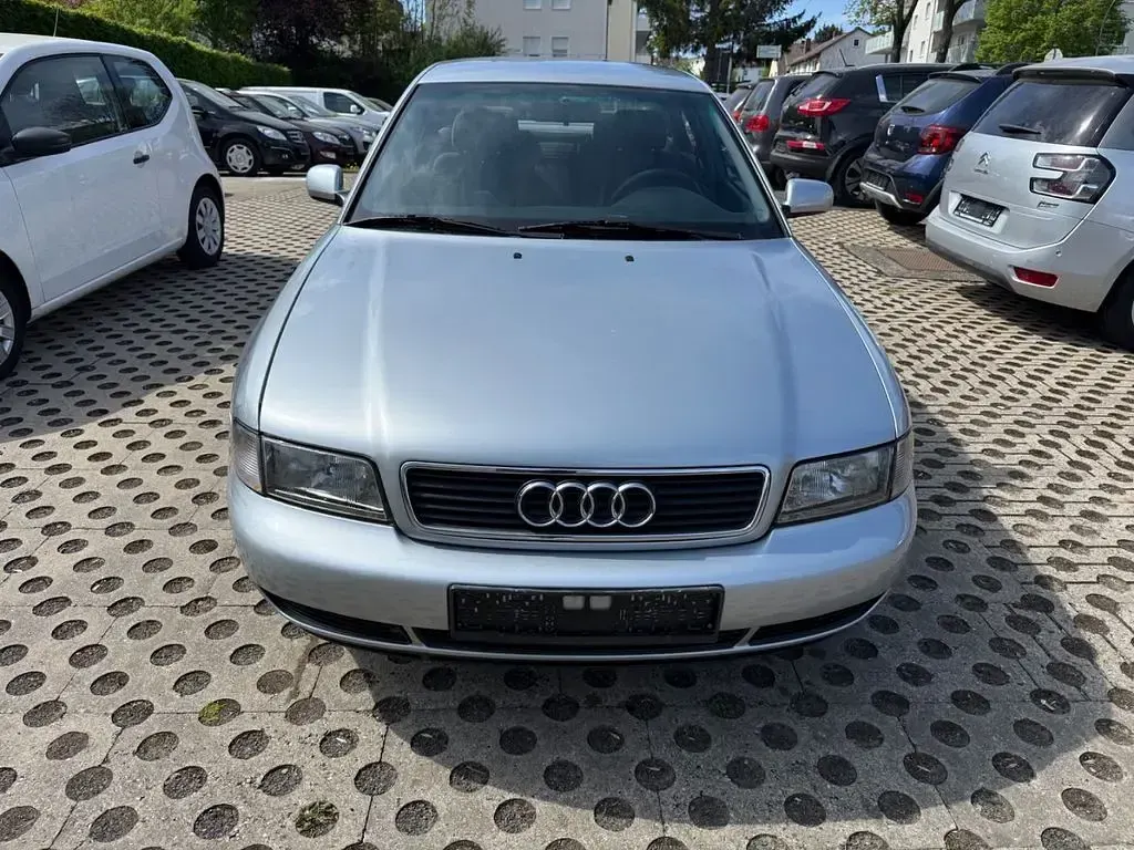 Second-hand Audi A4 101 CP (74 kW) 1998 Argintiu Berlinǎ