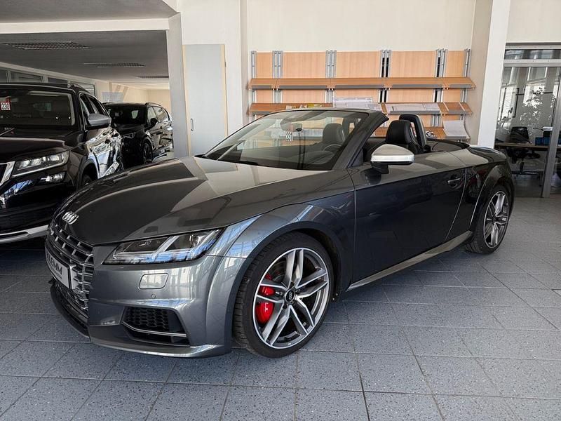 Grau Gebraucht 2016 Audi TT Roadster Ambiente Cabrio | 31.950 € (Teuer) - Bild 1/4