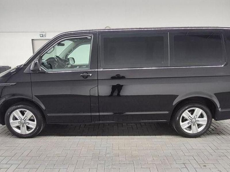 Second-hand VW Multivan 199 CP (146 kW) 2021 Negru Monovolum