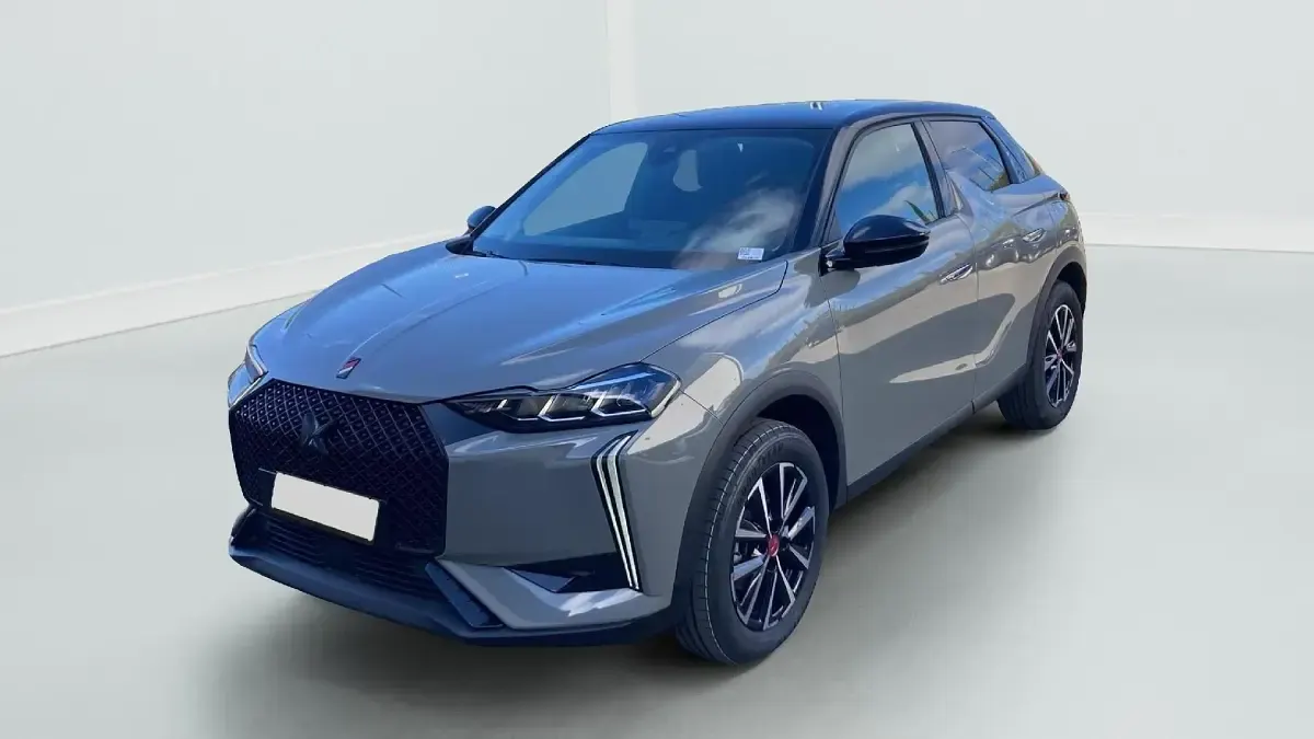 Gebraucht DS Automobiles DS3 Crossback Performance 101 PS (74 kW) 2024 Gris laque toit noir SUV