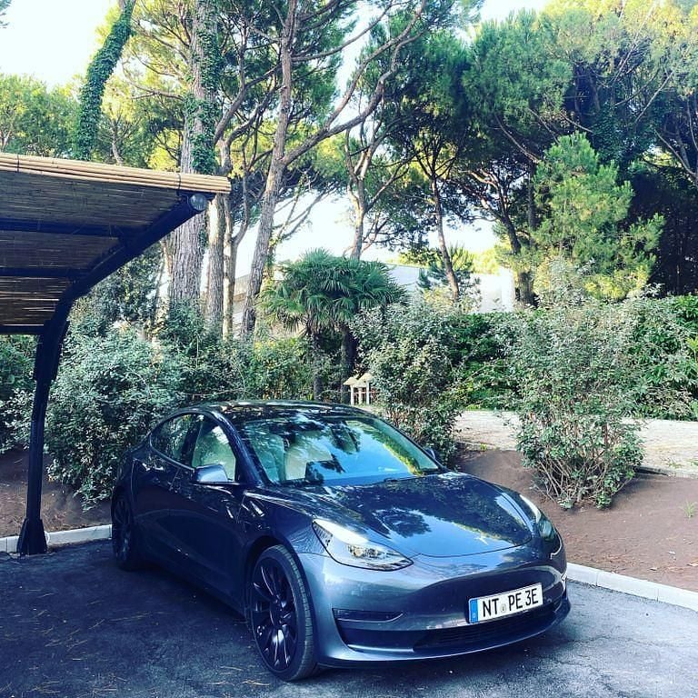 Grau Gebraucht 2021 Tesla Model 3 Performance Limousine | 23.790 € (Guter Preis) - Bild 1/4