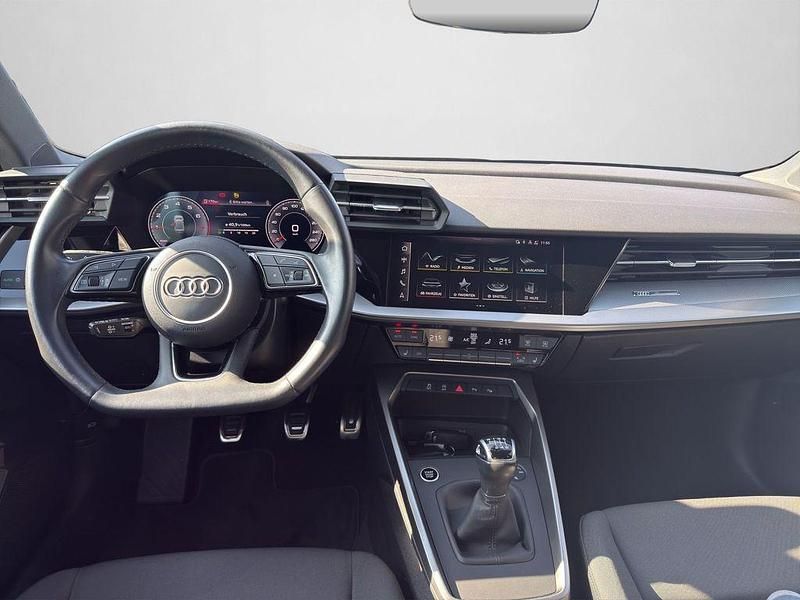 Gebraucht Audi A3 Ambiente 110 PS (80 kW) 2021 Daytonagrau perleffekt (metallic) Limousine