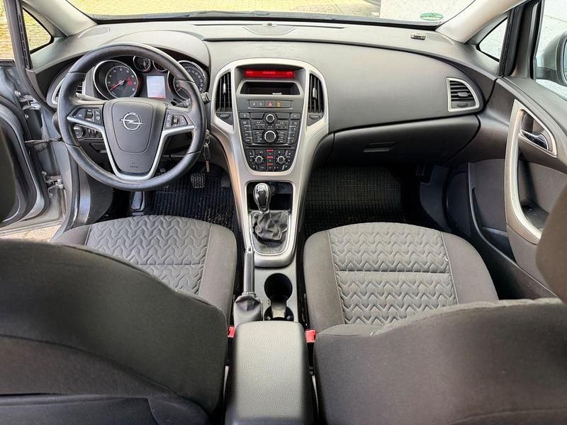 Gebraucht Opel Astra Active 101 PS (74 kW) 2013 Silber Limousine